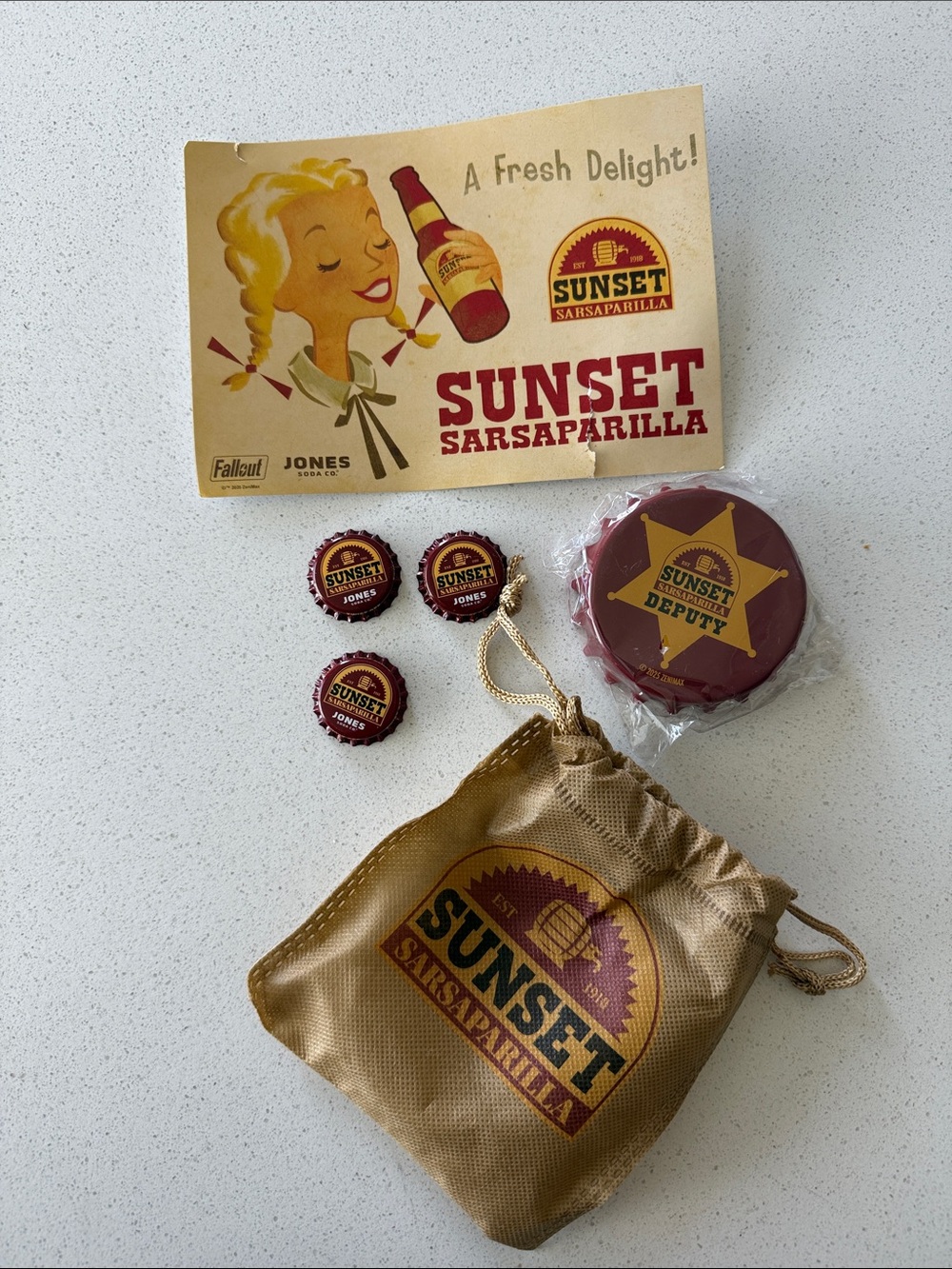 Sunset Sarsaparilla Fallout Collector Set - Maroon & Gold